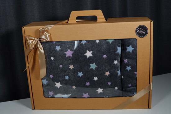 Flīsa pleds un spilvena komplekts - Zvaigznes uz pelēka fona